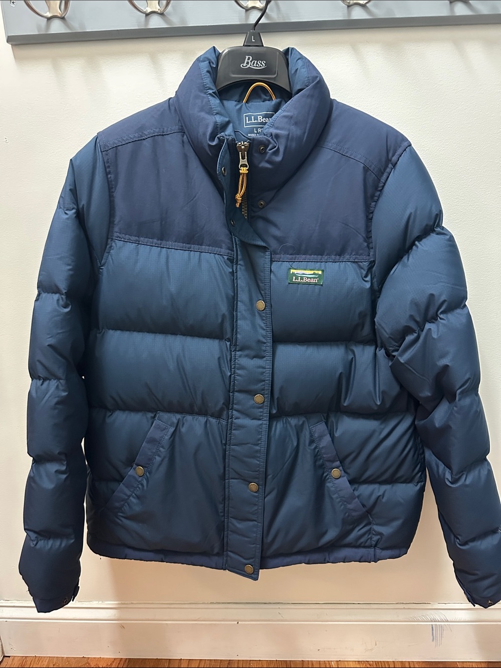 L.L.Bean Women’s Mountain Classic Down Jacket, Navy Blue, size L Regular